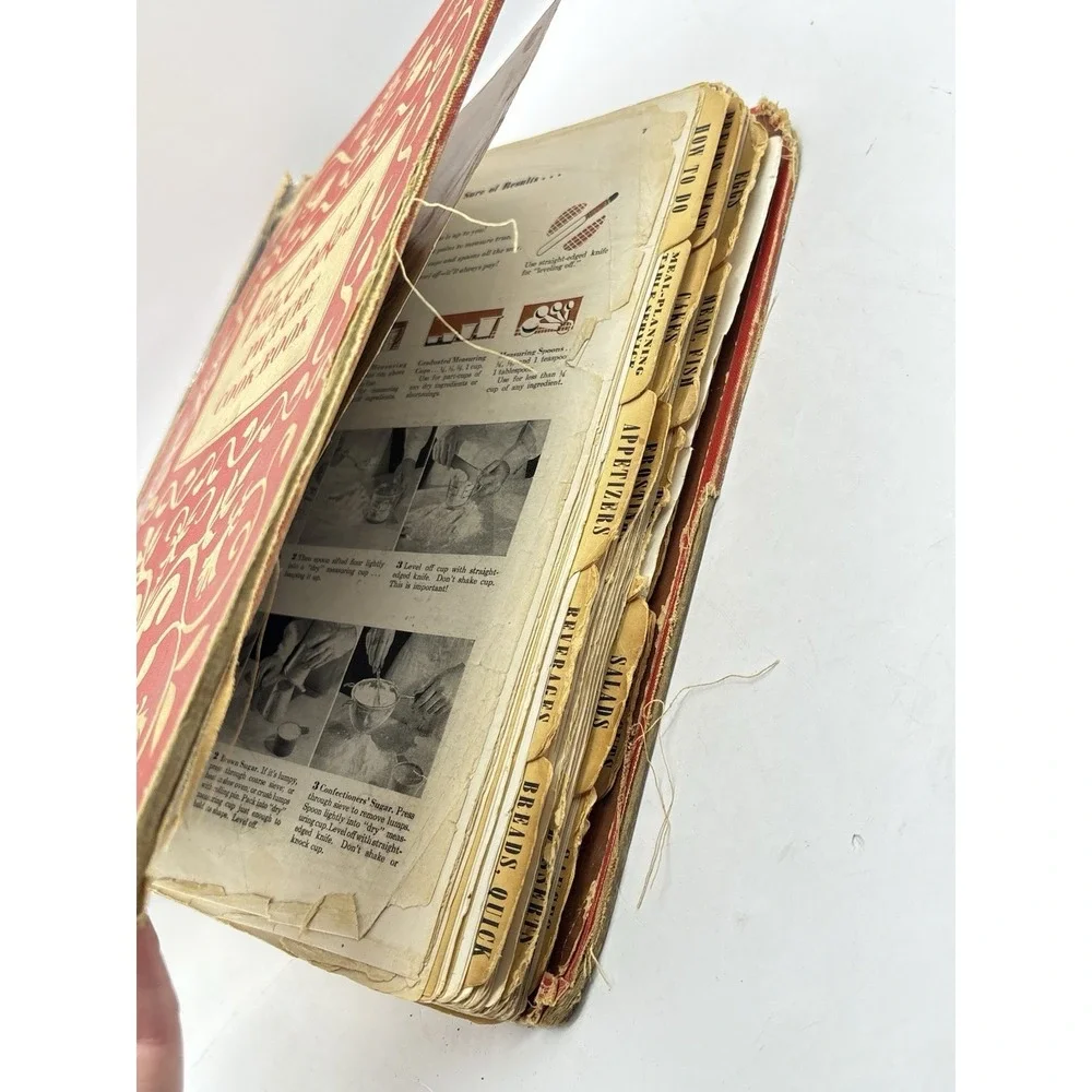 Vintage Betty Crockers Picture Cook Book Binder Red And White Kitchen Decor